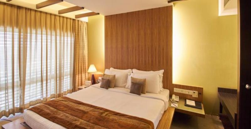 Centurion Inn Pune Bagian luar foto
